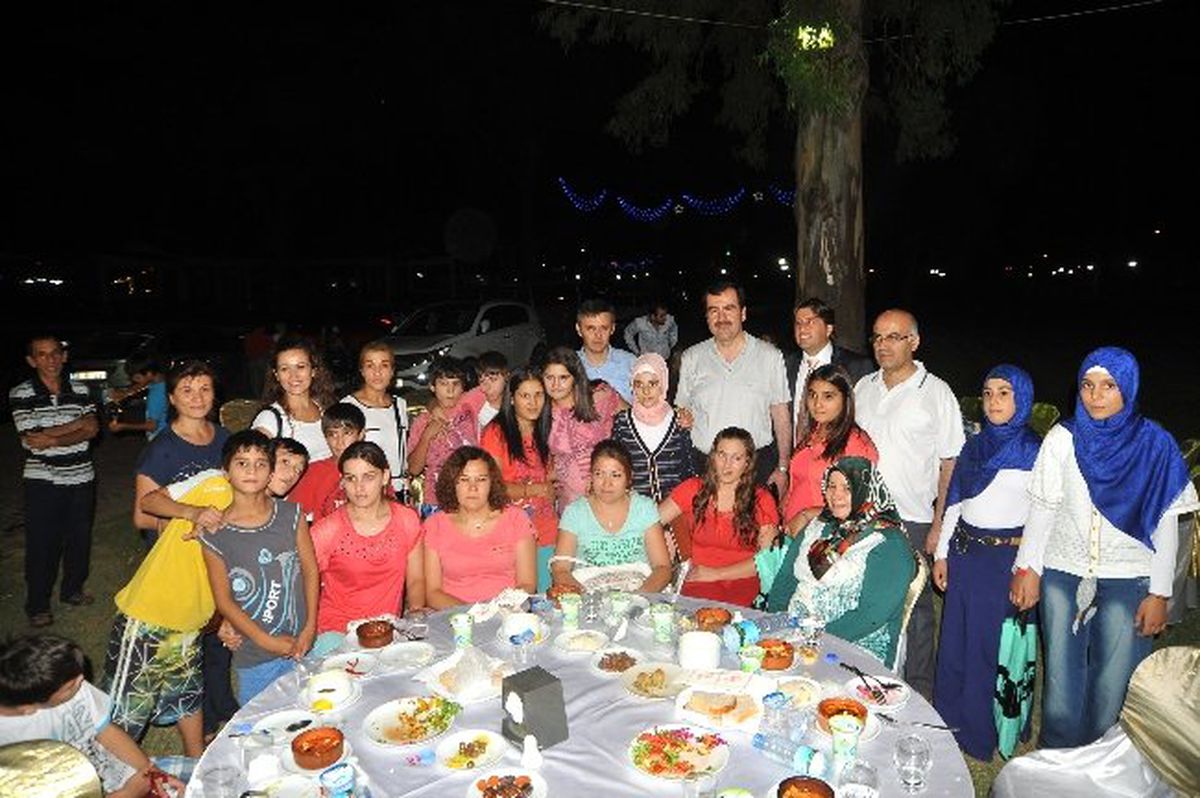 AK Parti Gençlik Kolları\'ndan İftar Yemeği