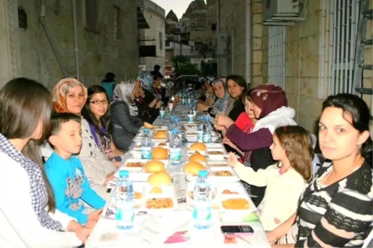 AK Parti Kadın Kolları Göremede Vatandaşlarla İftar Yaptı