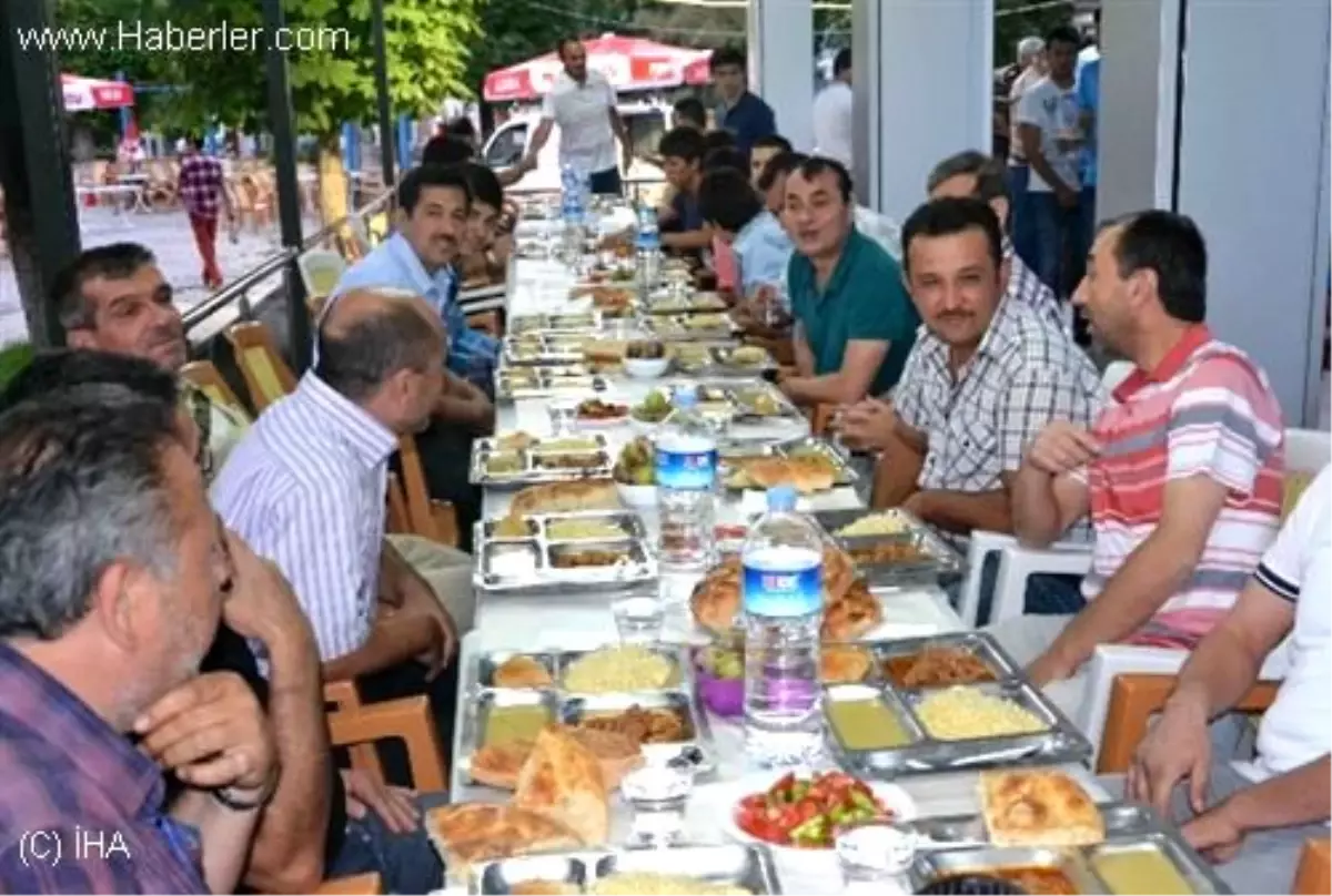 Başkan Karahan, İftarını Yenimahalle Sitespor Kulüp Yöneticileriyle Birlikte Açtı