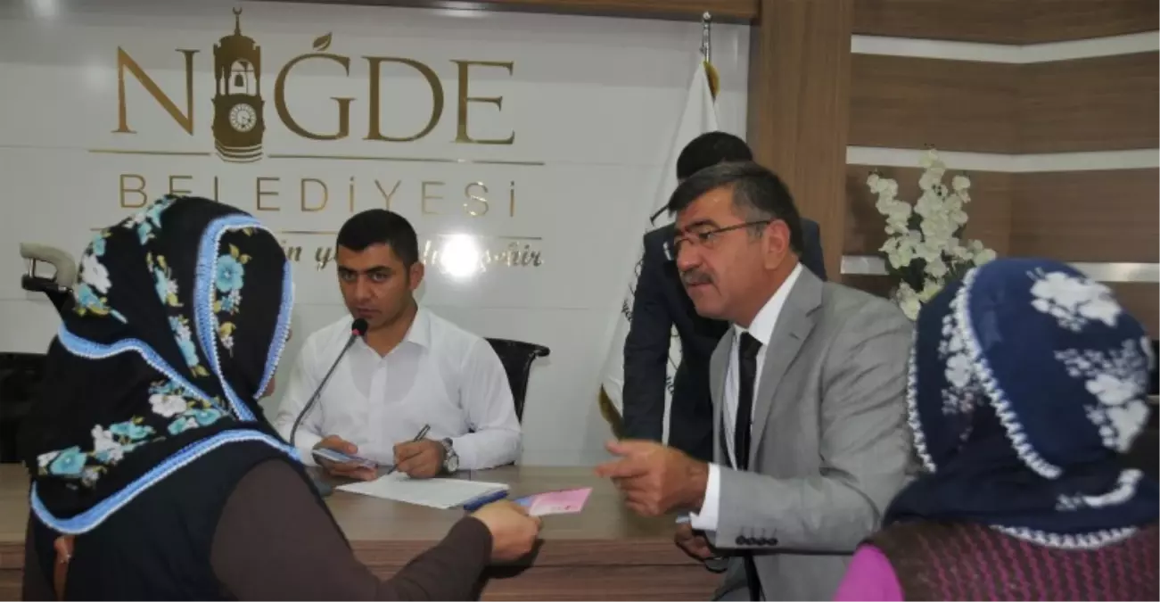 Belediye Başkanı Faruk Akdoğan\'dan Gıda Çeki