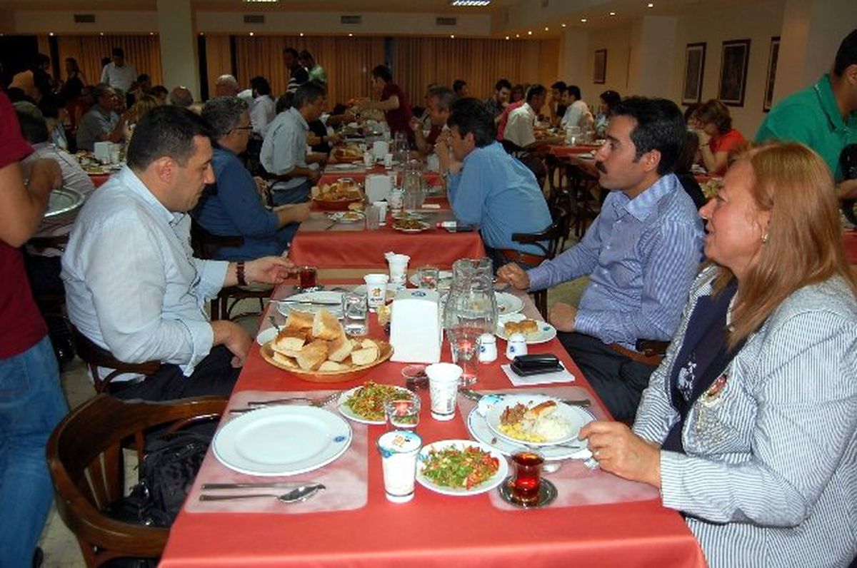 Büyükşehir\'den Basın Mensuplarına İftar Yemeği