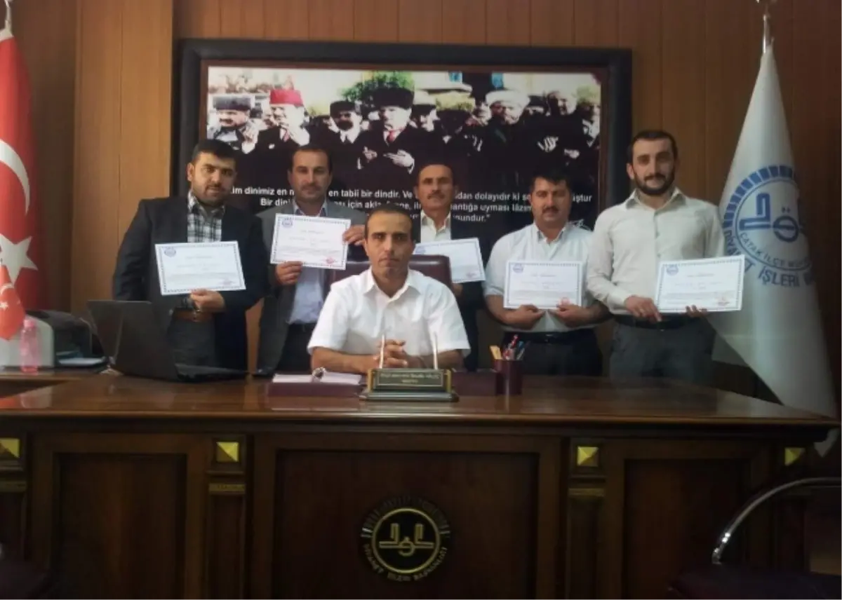 Çatak\'ta Başarılı Din Görevlileri Ödüllendirildi