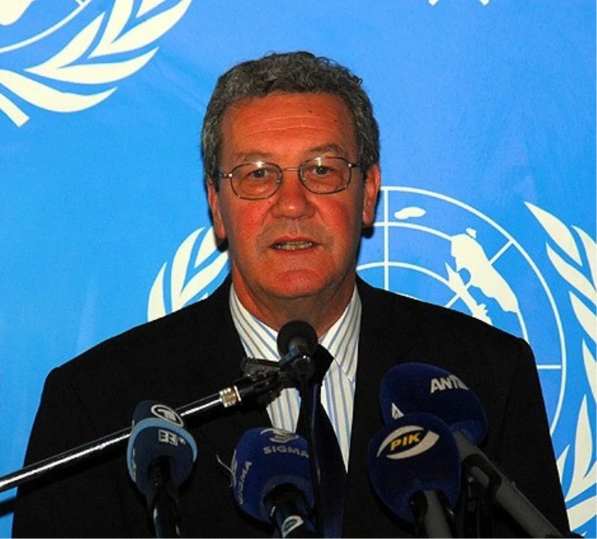 Downer: "Kıbrıs\'ta Taraflar Müzakerelerin Ekim\'de Başlamasını İstiyor"