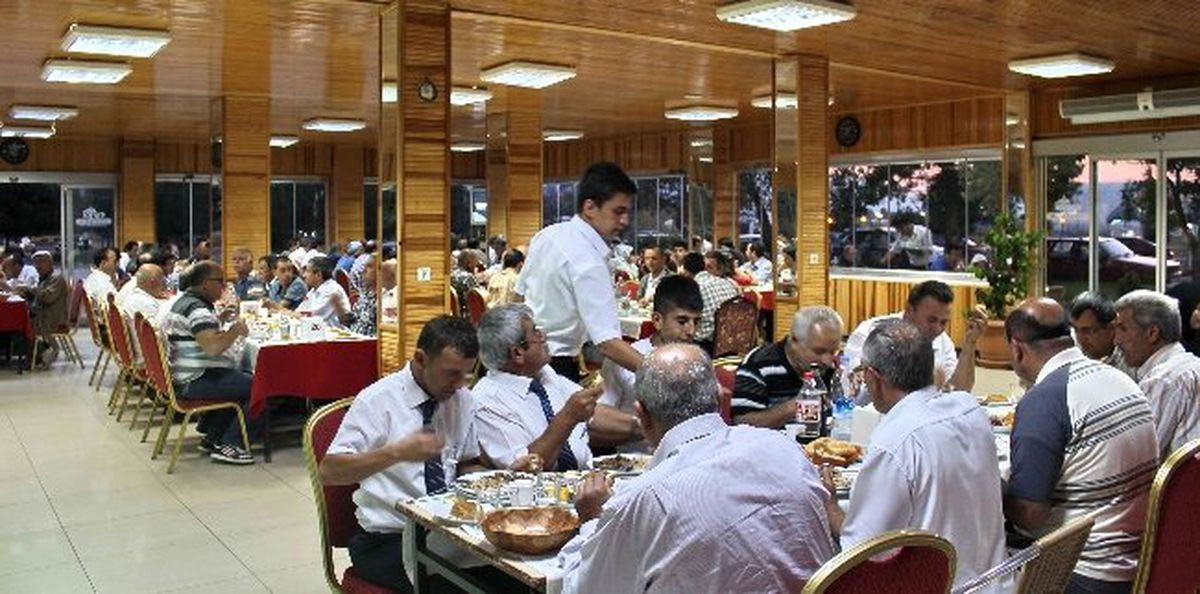 Eynal Restoran İftarda Dolup Taşıyor