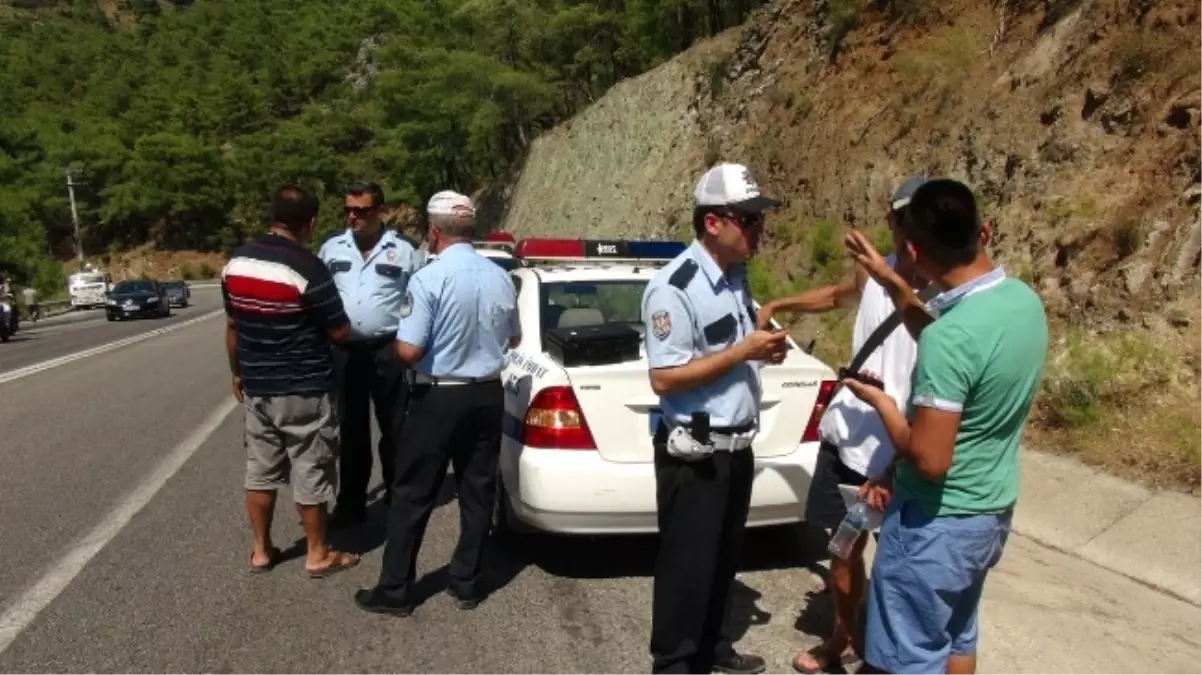 Fethiye\'de Zincirleme Trafik Kazası, 4 Yaralı