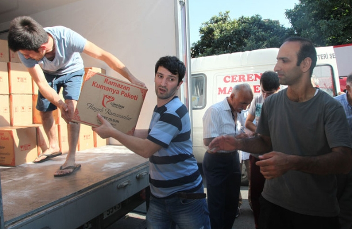 Güngören Belediyesi\'nden Binlerce Kişiye Erzak