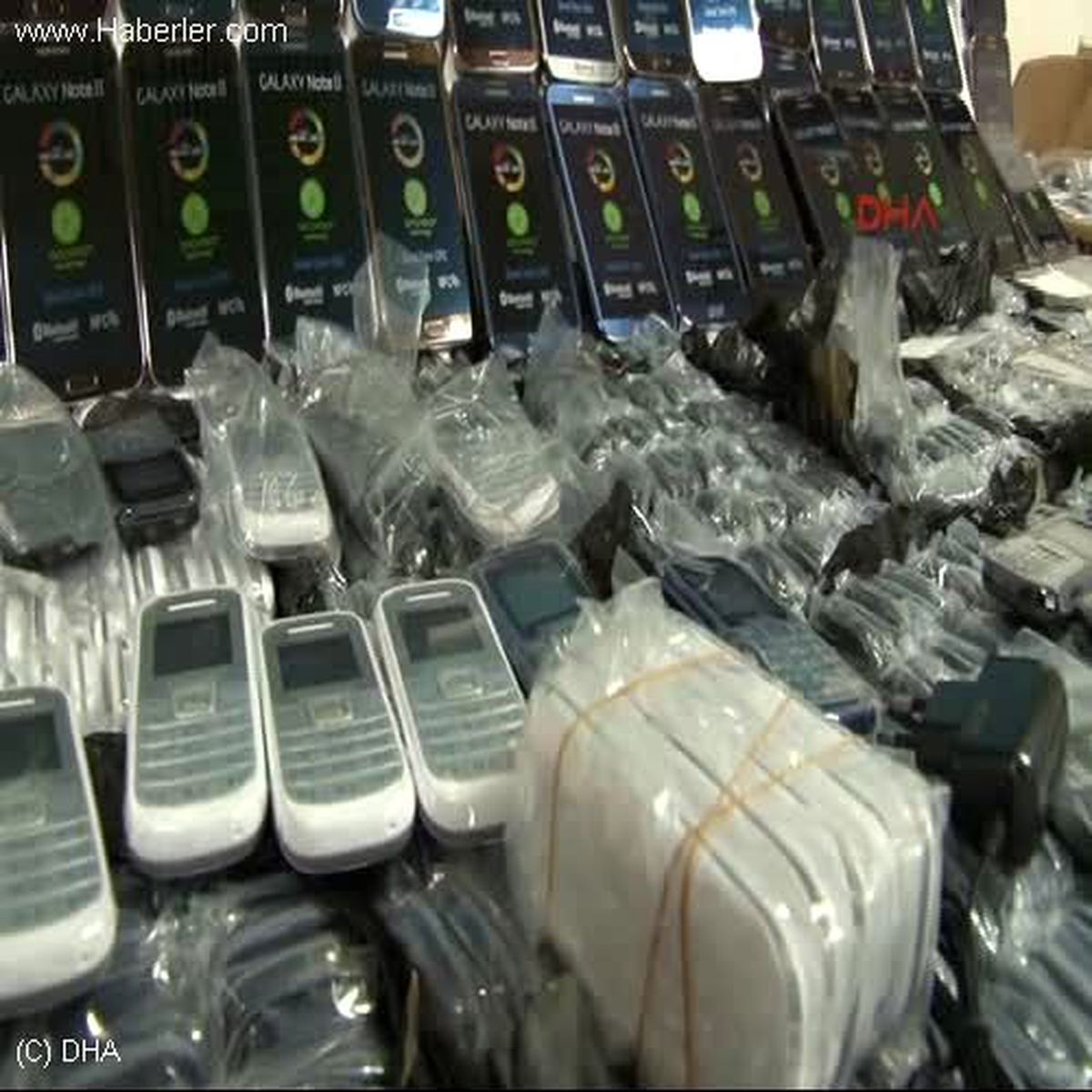 Havalimanında Kaçak Cep Telefonu Operasyonu