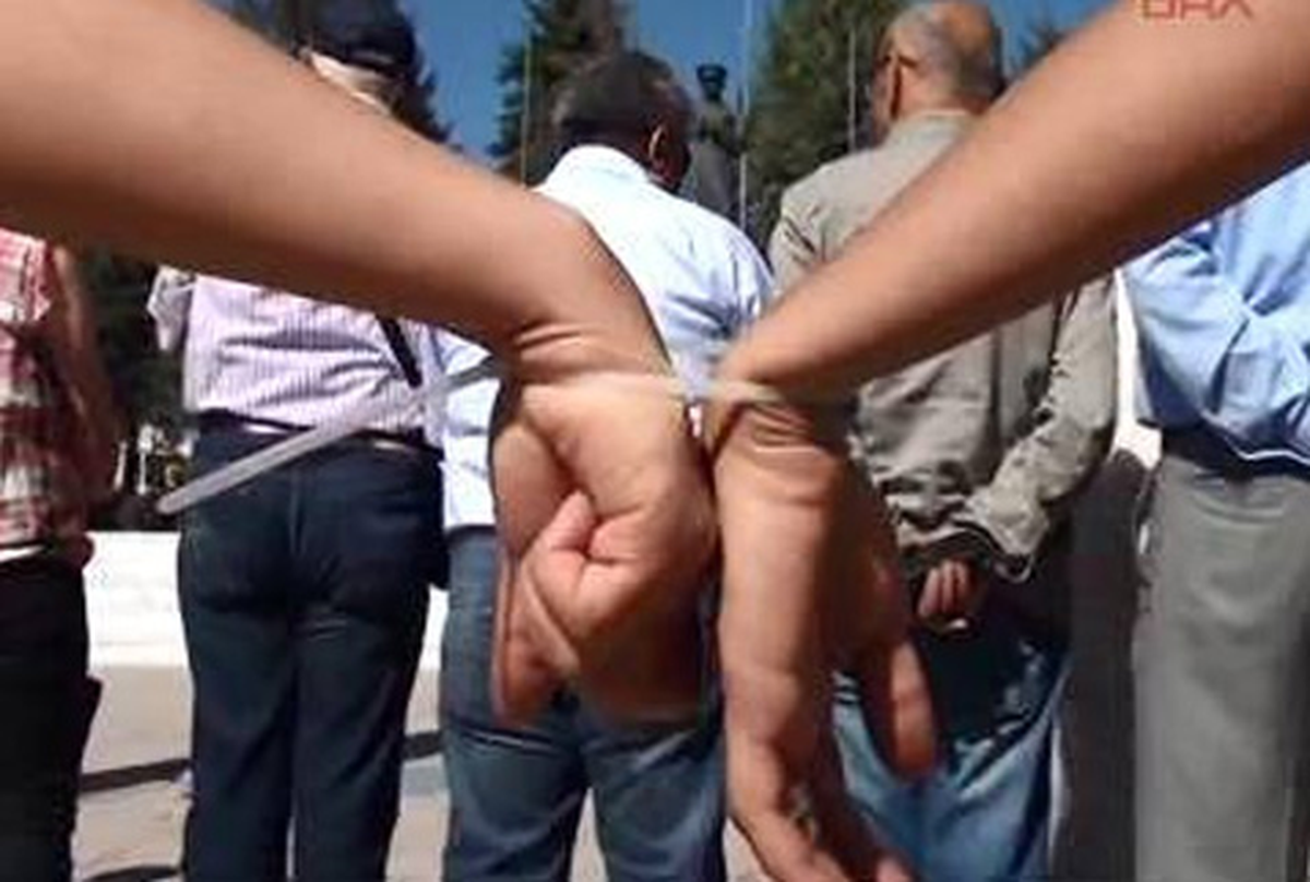 Her Suçluya Ayrı Kelepçe