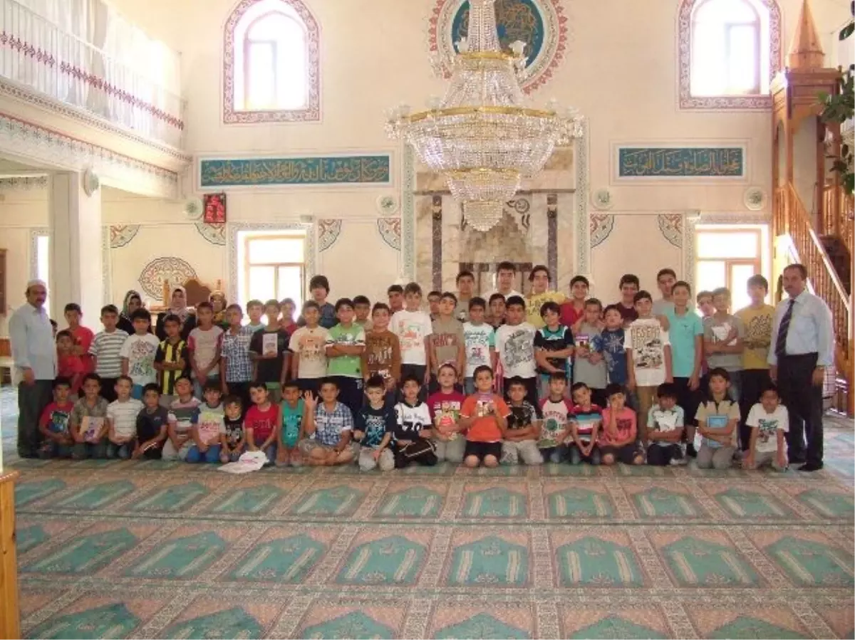 İl Müftüsü Öztürk, Kur\'an Kursu Öğrencilerini Ziyaret Etti