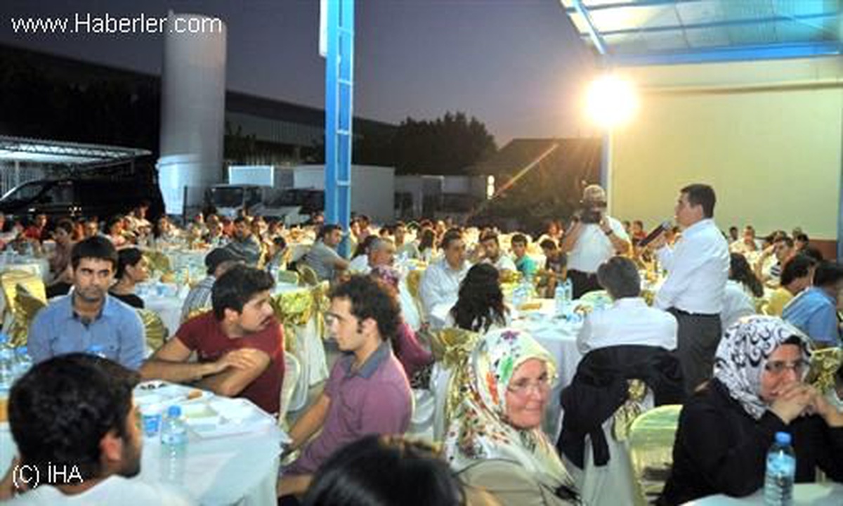Kepez Vakfı\'ndan Öğrenciler, Aileleri ve Vakıf Çalışanlarına İftar Yemeği