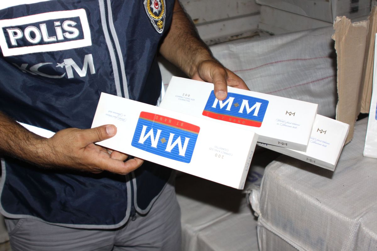 Kilis\'te Kaçak Sigara Ele Geçirildi