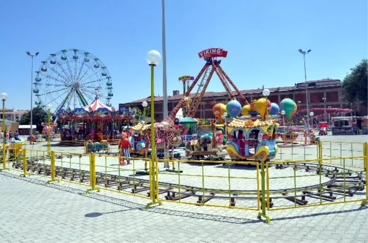 Lunapark Bayrama Hazırlanıyor