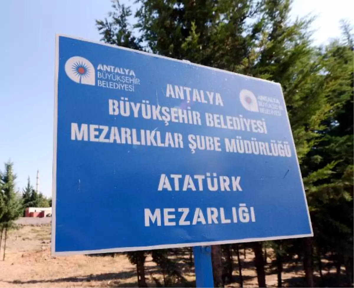 Mezarlığa \'Atatürk\' Adına Tepki