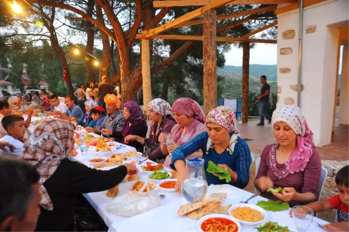 Sakinşehir\'de "İmece Usulü" İftar