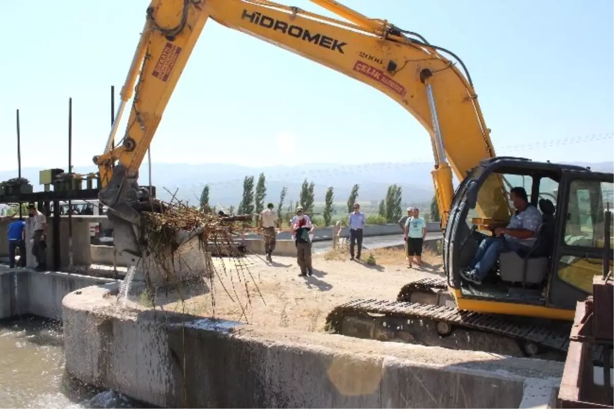 Sulama Kanalında Erkek Cesedi Bulundu