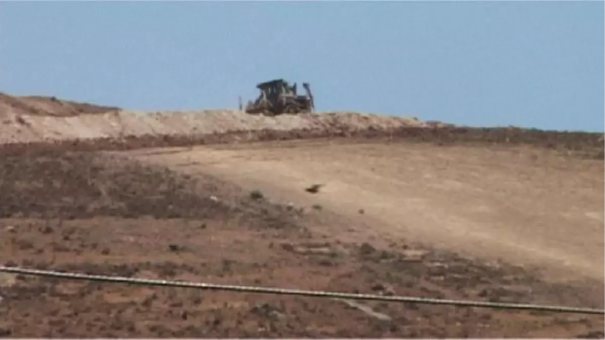 Suriye Sınırındaki 2 Bin Kişilik Kaçakçı Grubuna Uyarı Ateşi ve Gazla Müdahale (2)