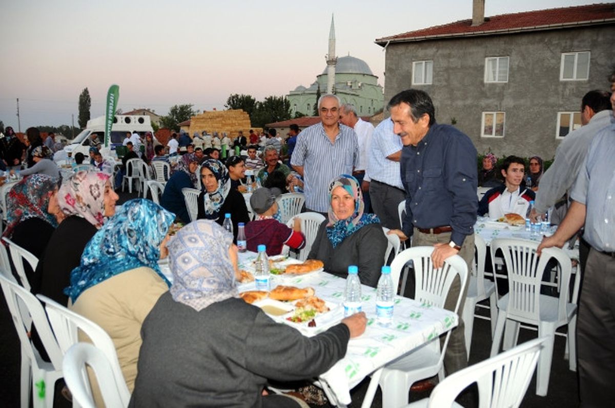 Tepebaşı Belediyesi\'nin Sokak İftarları