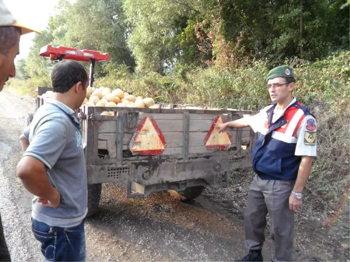 Traktör Sürücülerine Reflektör Uyarısı