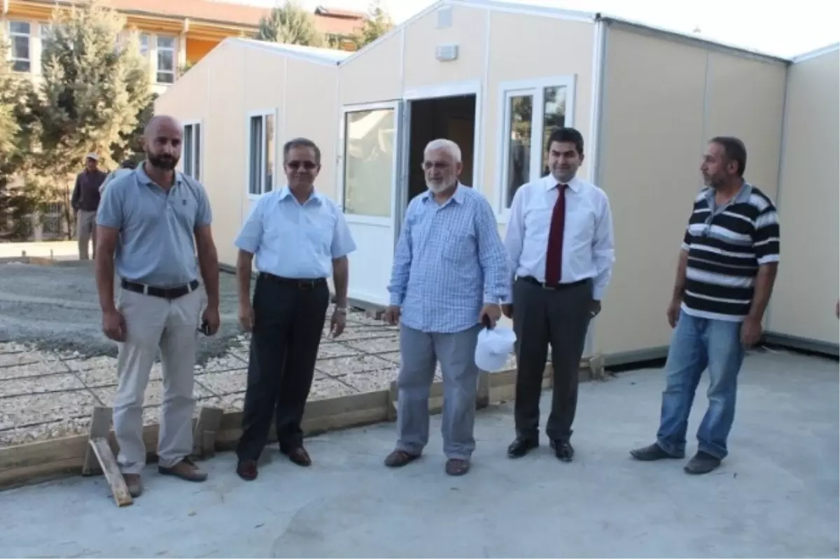Vali Tapsız, Geçici Barınma Merkezi\'nde İncelemelerde Bulundu