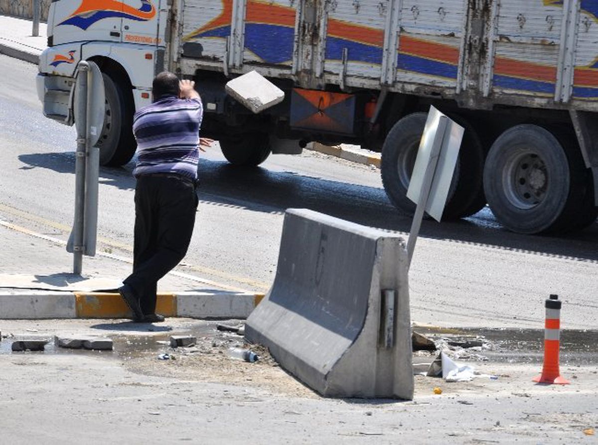 Yol Yapımında Oluşan Kod Farkı İşyerlerini Etkileyince Esnaf Yol Kesti