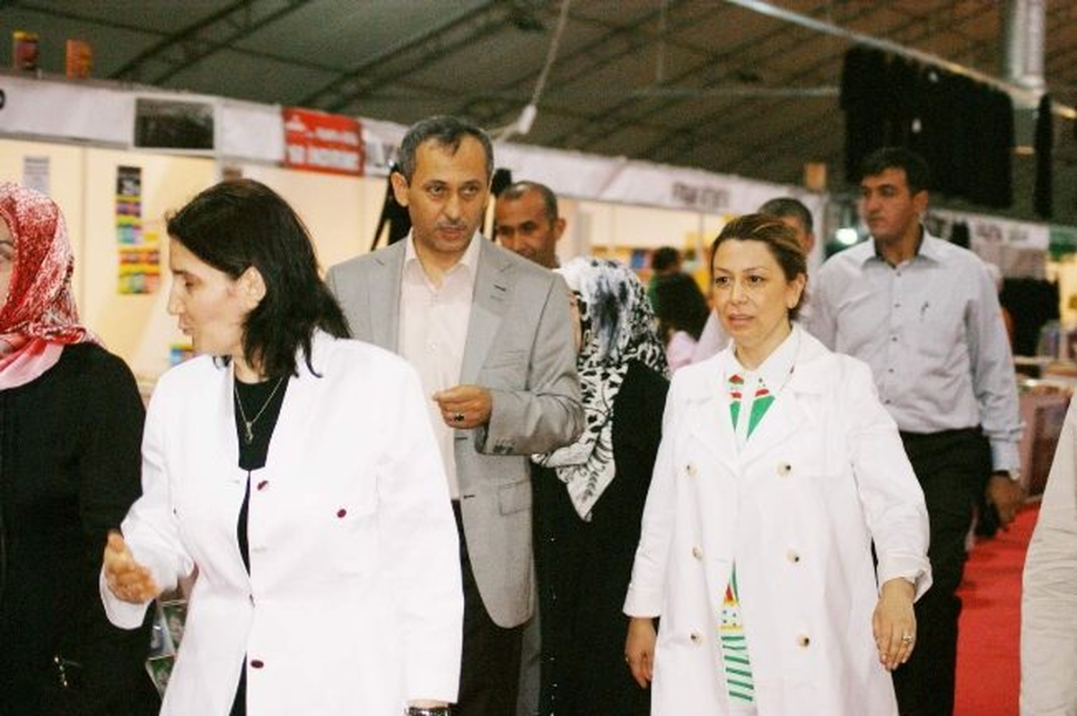 AK Parti Malatya Milletvekili Çalık Dini Yayınlar Fuarı\'nı Gezdi