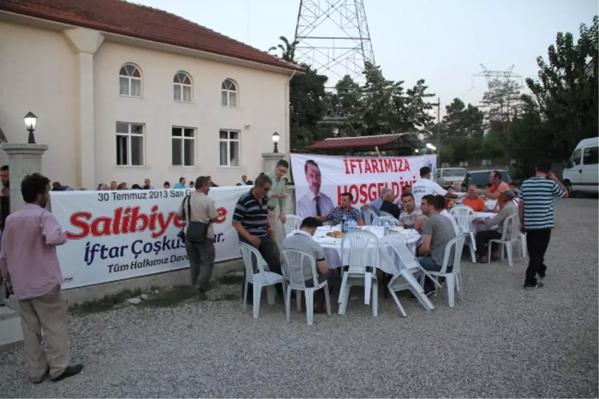 Akyazı Belediyesi Salihiye Köyünde İftar Düzenledi