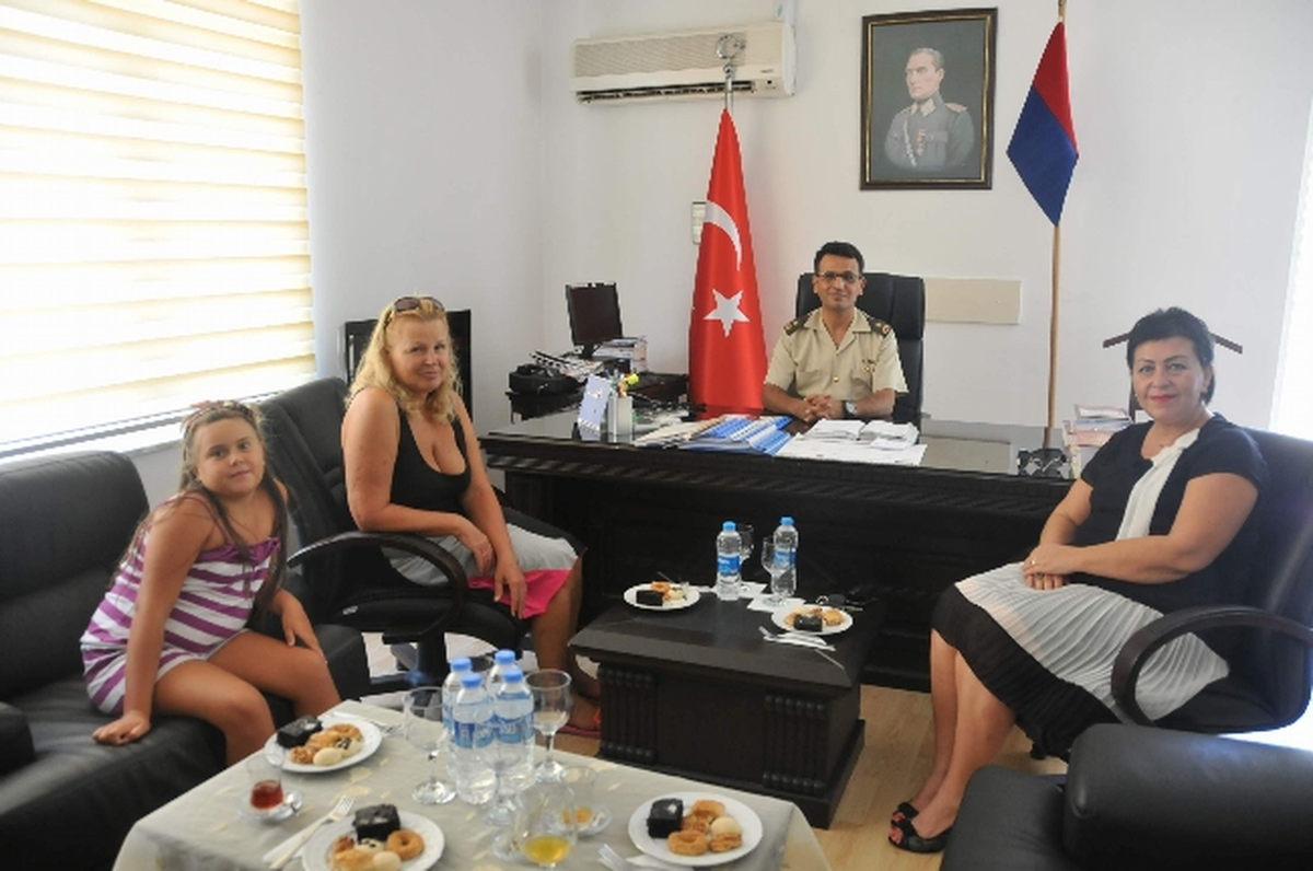 Alanya\'da Yaşayan Ruslar Jandarmaya Teşekükr Etti