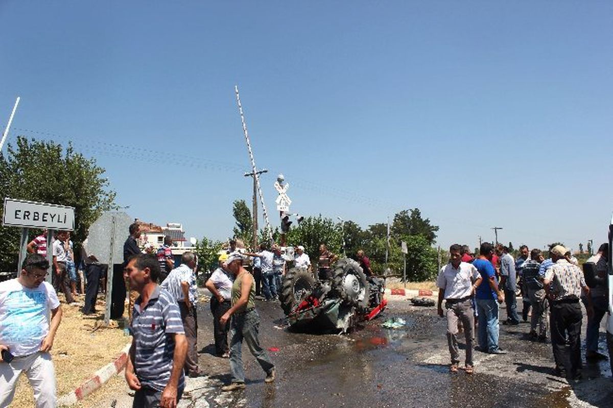 Aydın\'da Trafik Kazası Kara Yolu Savaş Alanına Döndü