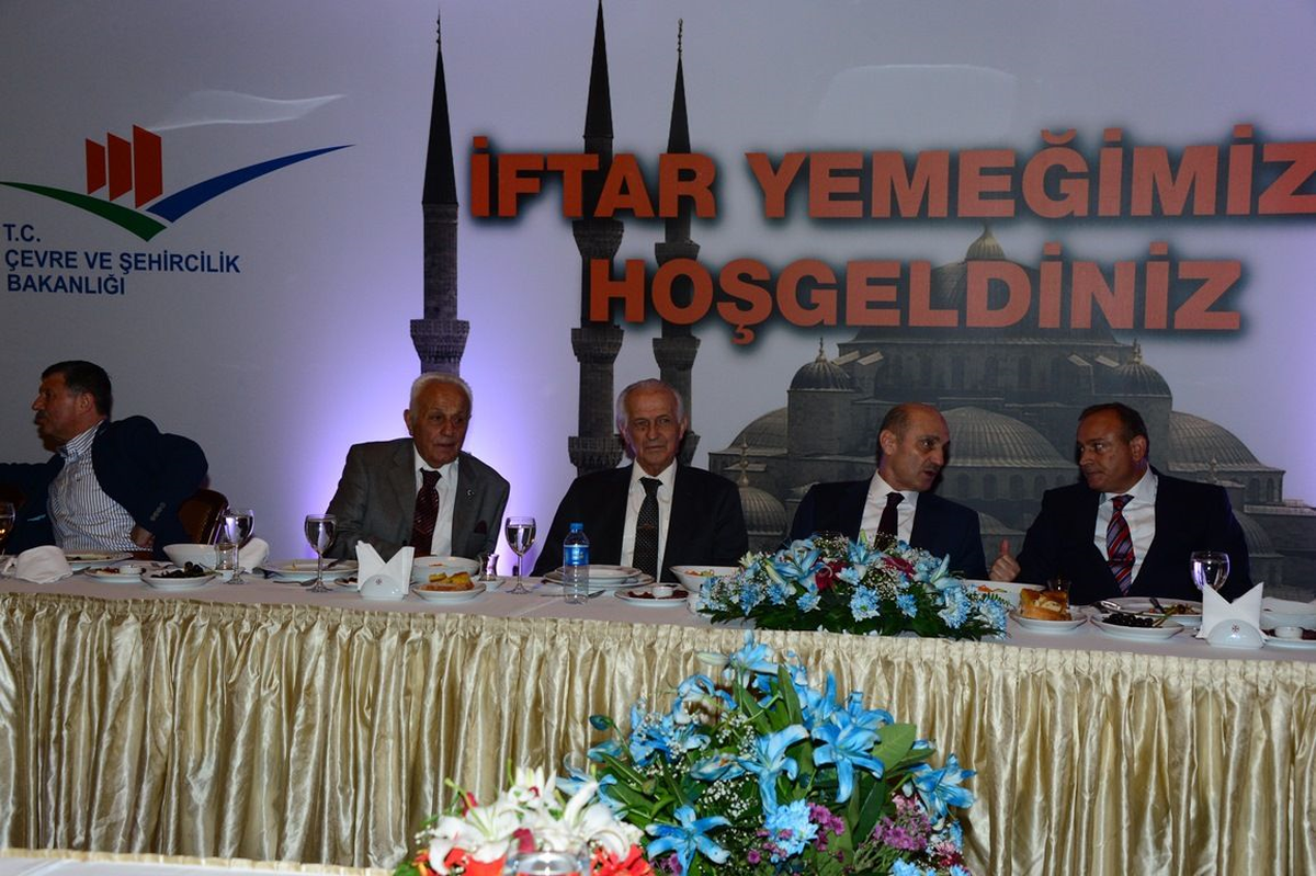 Bakan Bayraktar Trabzonlu Üst Düzey Bürokratlara İftar Verdi