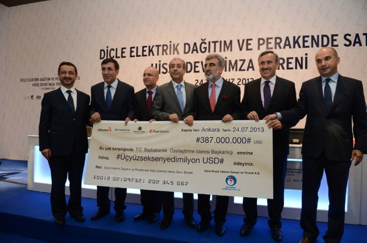 Bakan Eker, Dicle EDAŞ\'ın Devir Teslim Ve İmza Töreni Katıldı