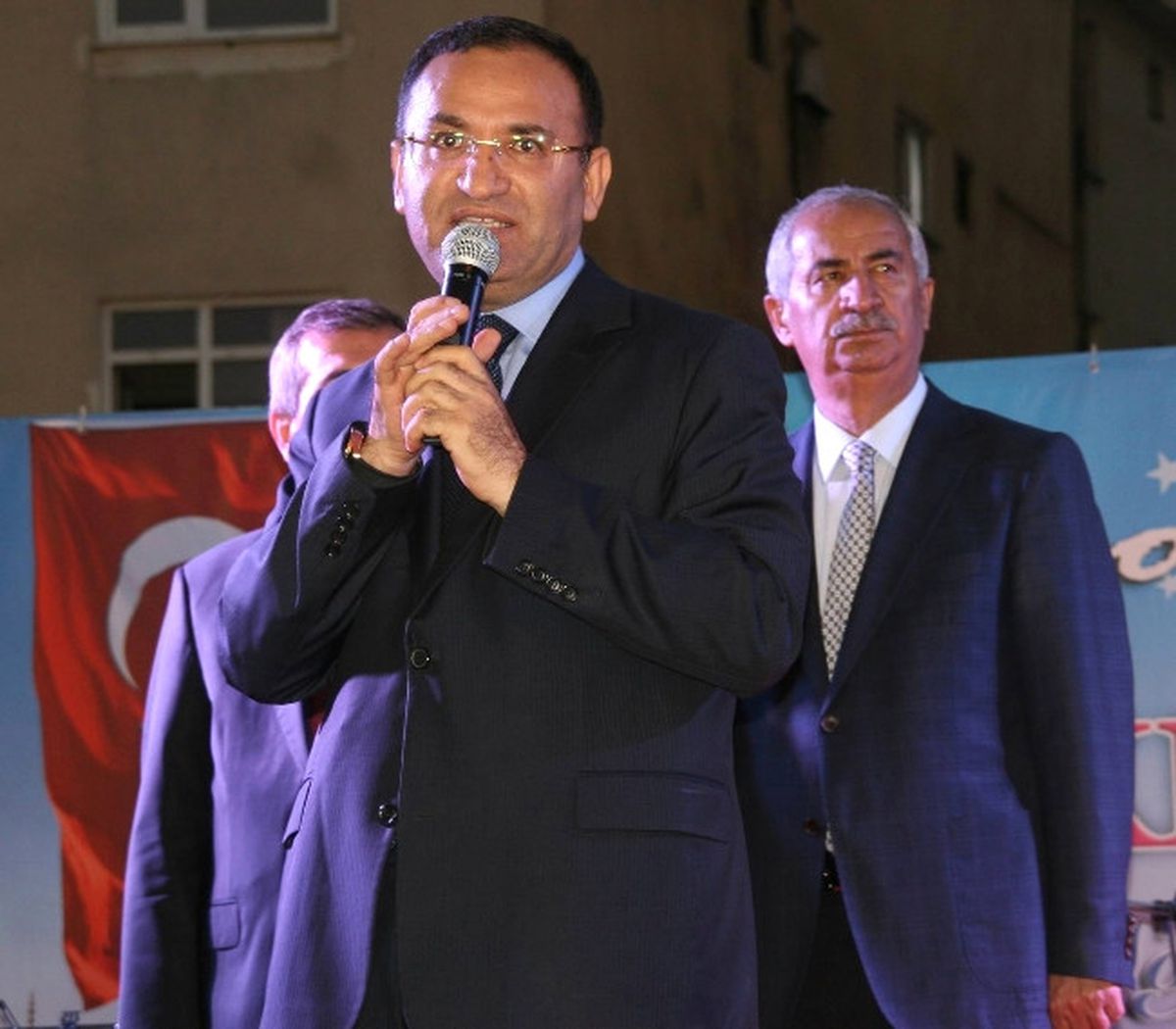 Başbakan Yardımcısı Bekir Bozdağ, 'Birleşmiş Milletler Suriye'de Ölü Sayıcılığı Yapıyor'