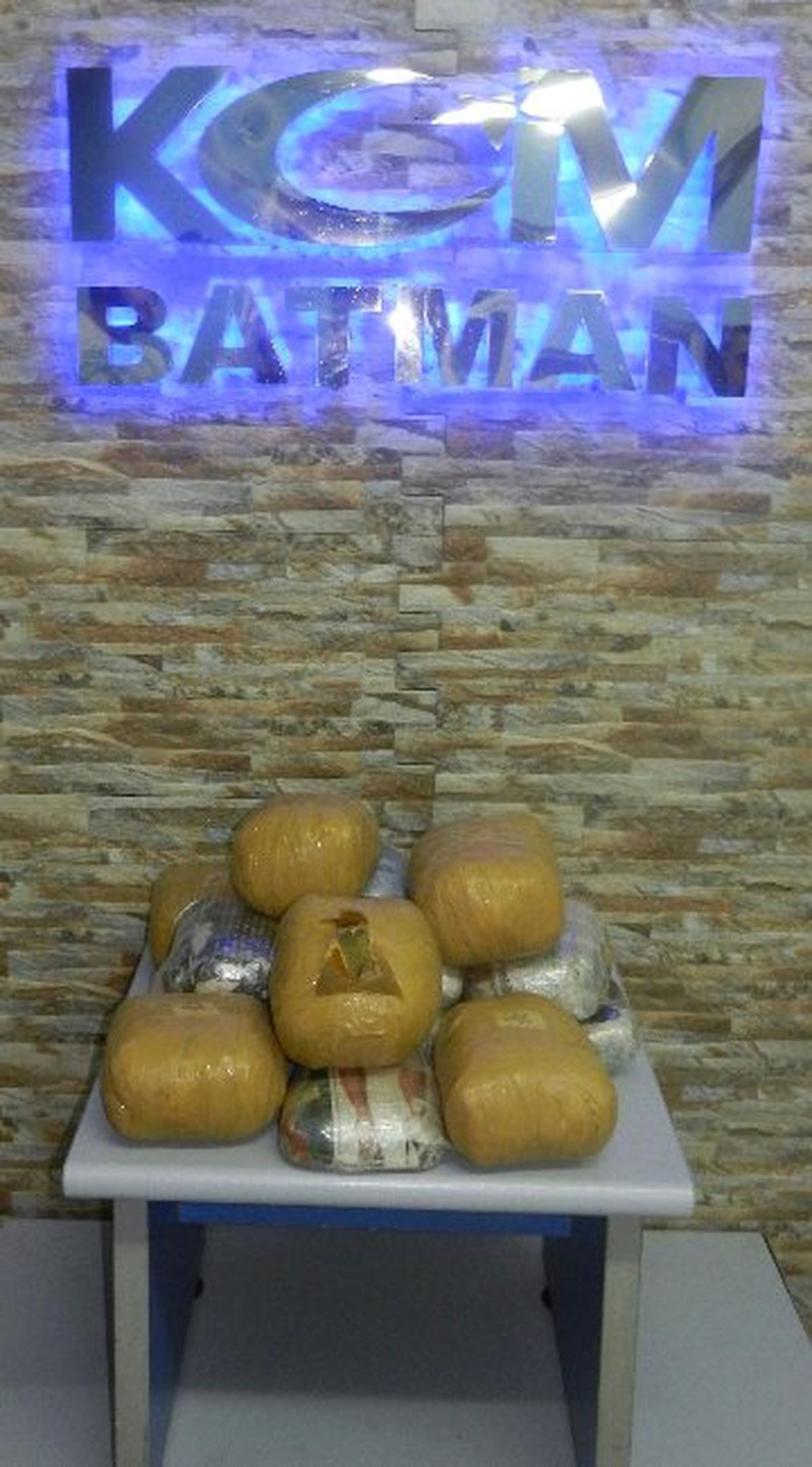 Batman\'da 12 Kilogram Esrar Ele Geçirildi