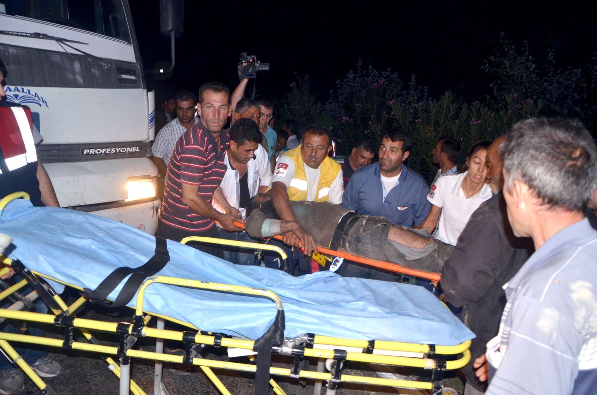 Biçerdöverin Altında Kalan Sürücü 3 Saatlik Çalışmayla Kurtarıldı