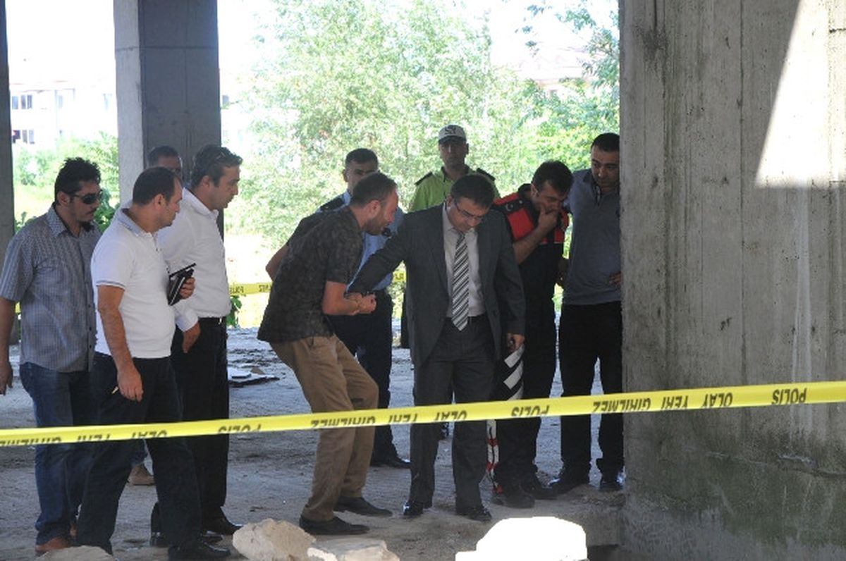 Binanın Beşinci Katından Düşen Üç Genç Öldü