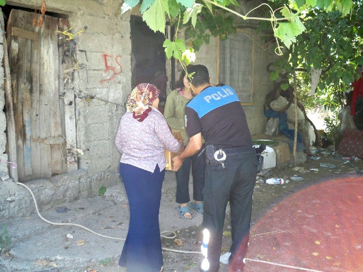 Erzin Emniyetinden Muhtaçlara Ramazan Yardımı