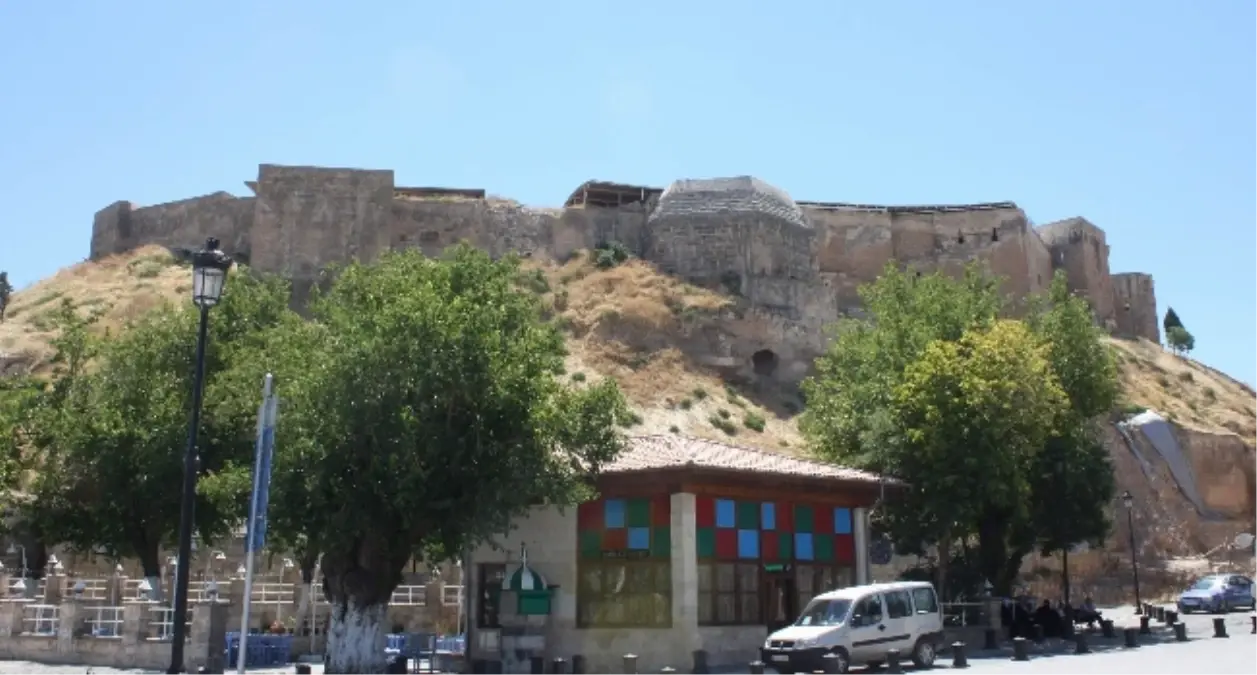 Gaziantep Kalesi\'nde Çalışmalar Devam Ediyor