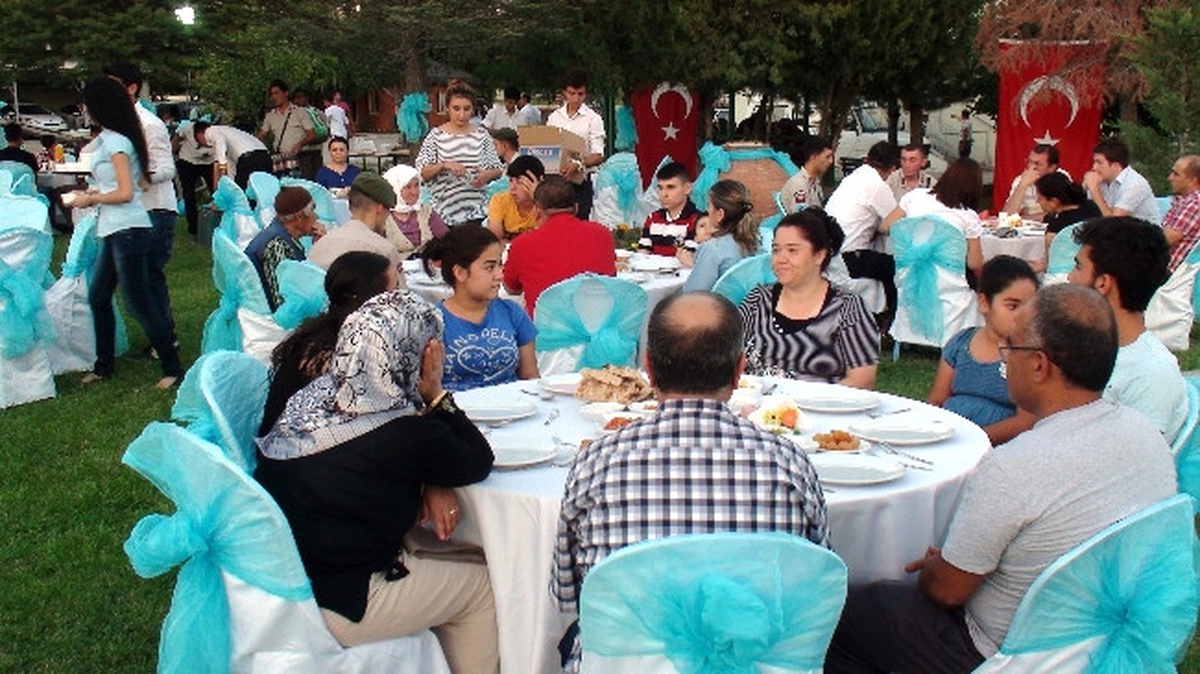 Gediz Jandarması Şehit ve Gazi Yakınlarına İftar Yemeği Verdi