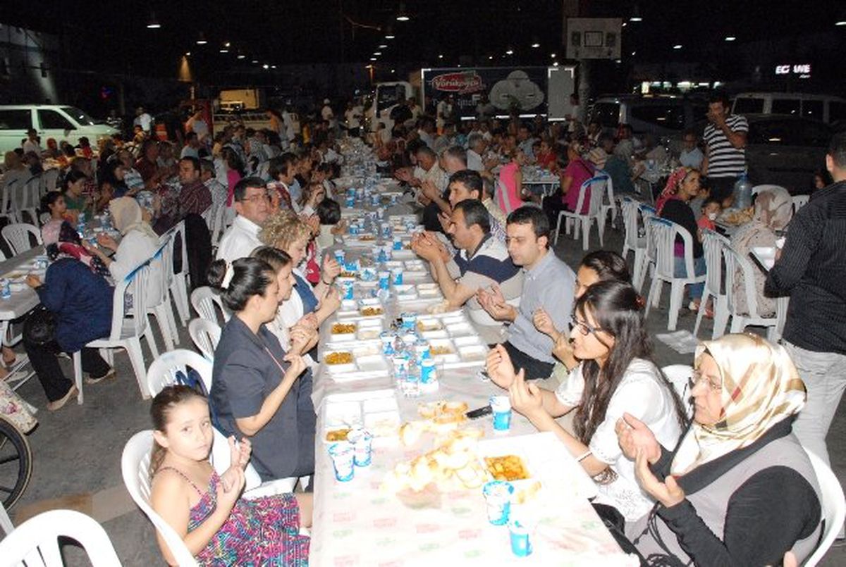 Güzeloba\'da İftar Buluşması