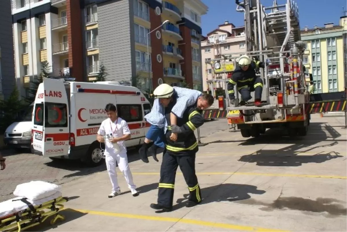 Hastanede Yangın Tatbikatı Nefesleri Kesti