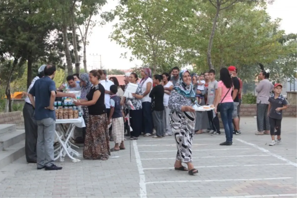 Keşan Belediyesi Ali Kale ve Kardeşler Ortaokulu\'nda İftar Verdi