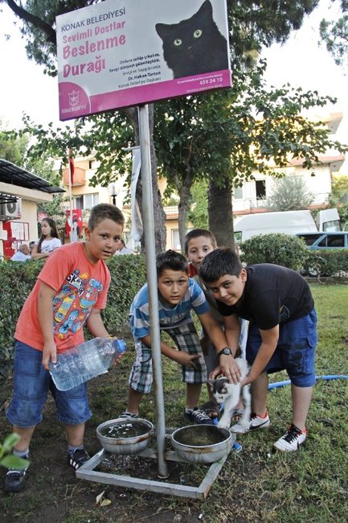Konak Belediyesi, Sevimli Dostlara Kol Kanat Geriyor