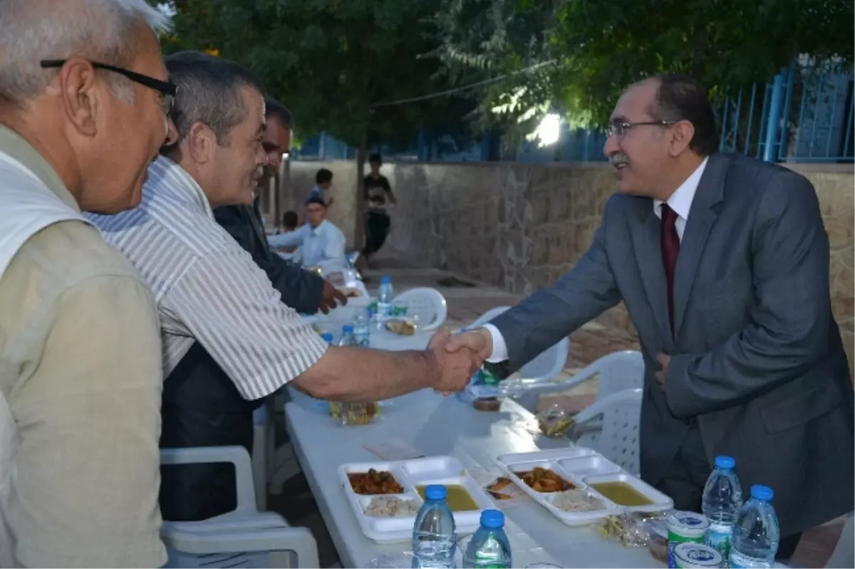 Manisa Valisi Savaş Ahmet Bedevi Halkıyla İftarda Buluştu