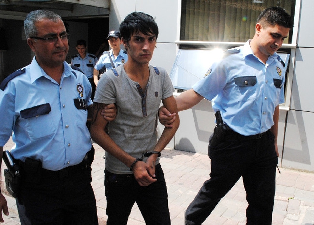 Oto Hırsızları Polise Yakalandı
