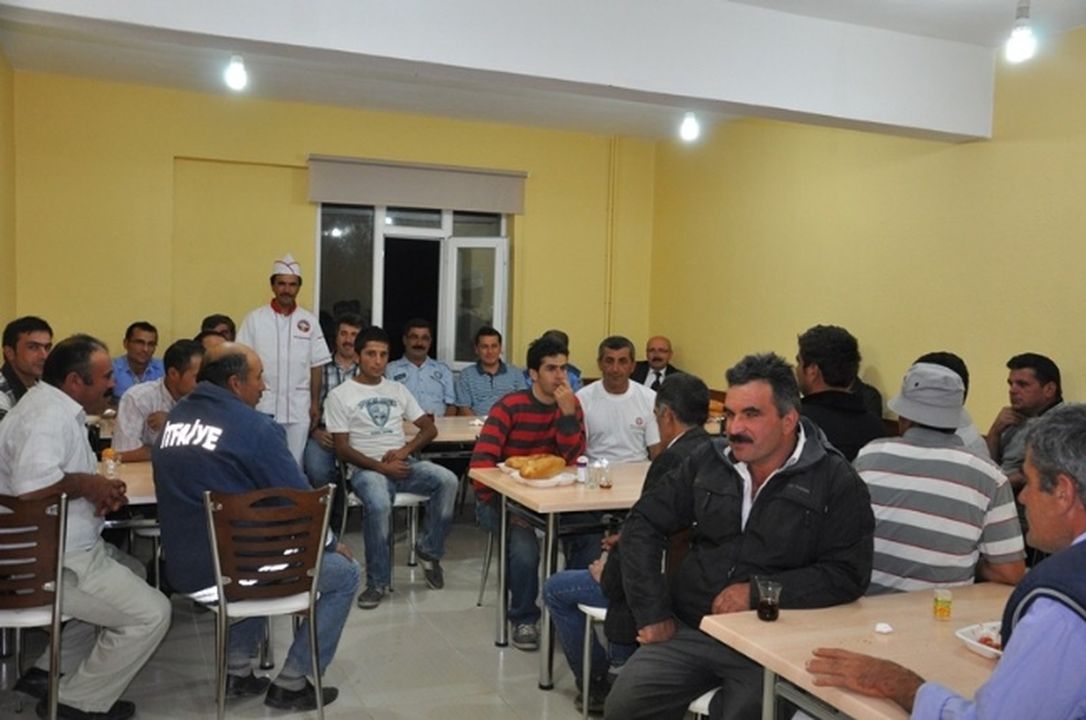 Başkan Samur\'dan Belediye Personeline İftar Yemeği