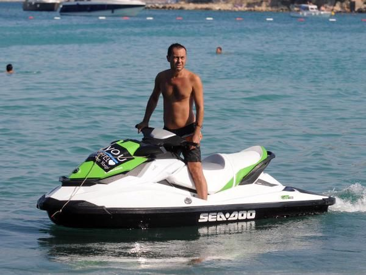 Serdar Ortaç\'tan Jet Ski Şov