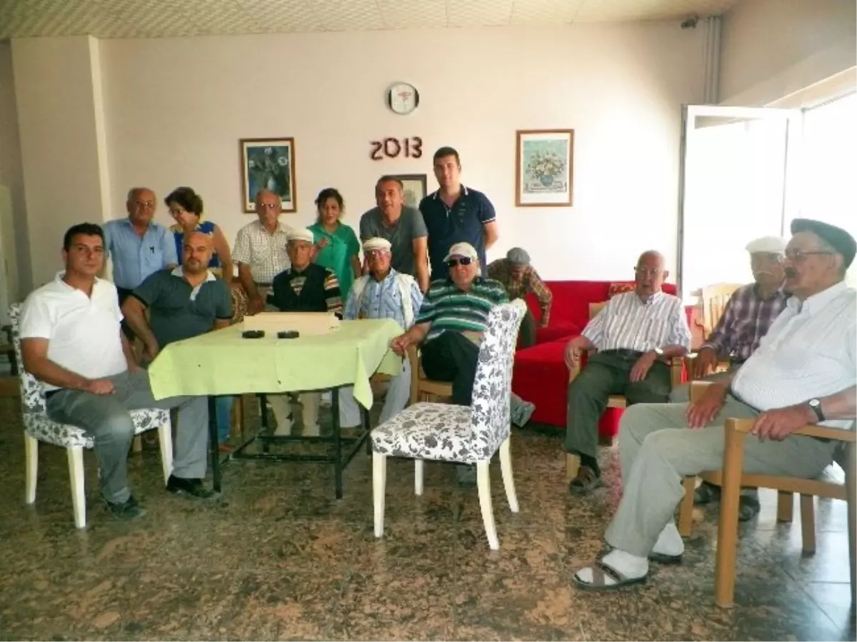 Söke Kızılay\'dan Huzurevine Giysi Desteği