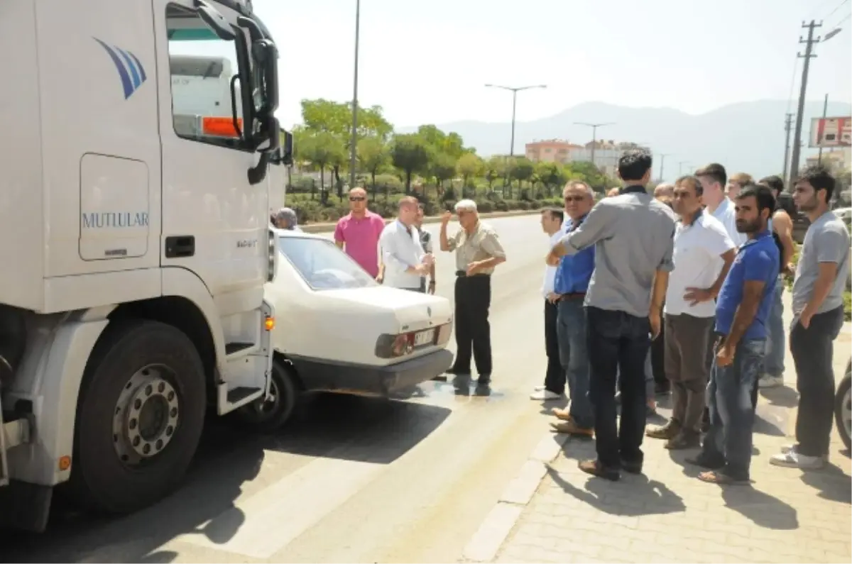 Tır Altına Aldığı Otomobili 20 Metre Sürükledi