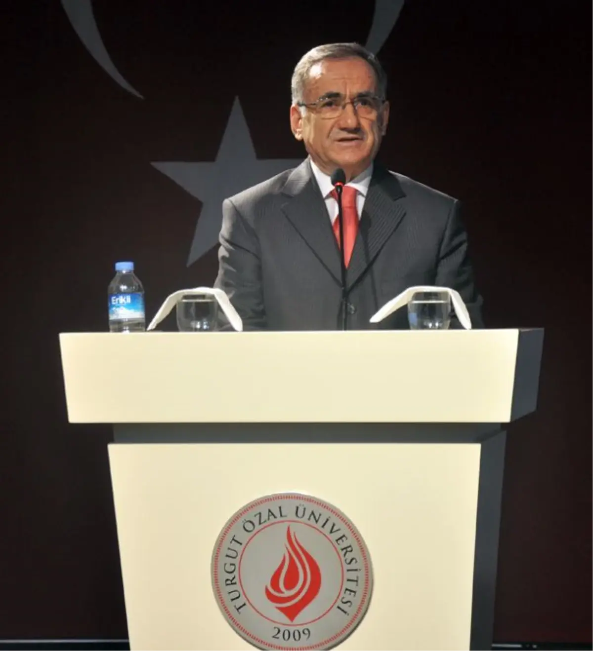 Turgut Özal Üniversitesi Rektörü Oral: Ankara\'daki Üniversiteler İçinde İlk Üçteyiz