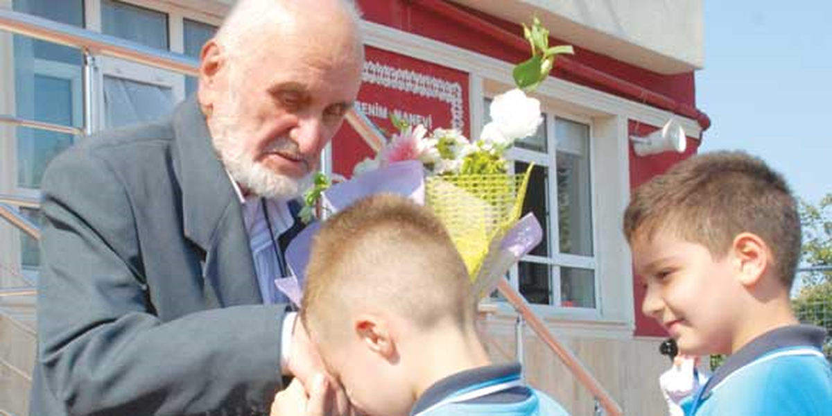 "Türklerin Yüzde 60\'ı Bayramda El Öpmeye Gidiyor"