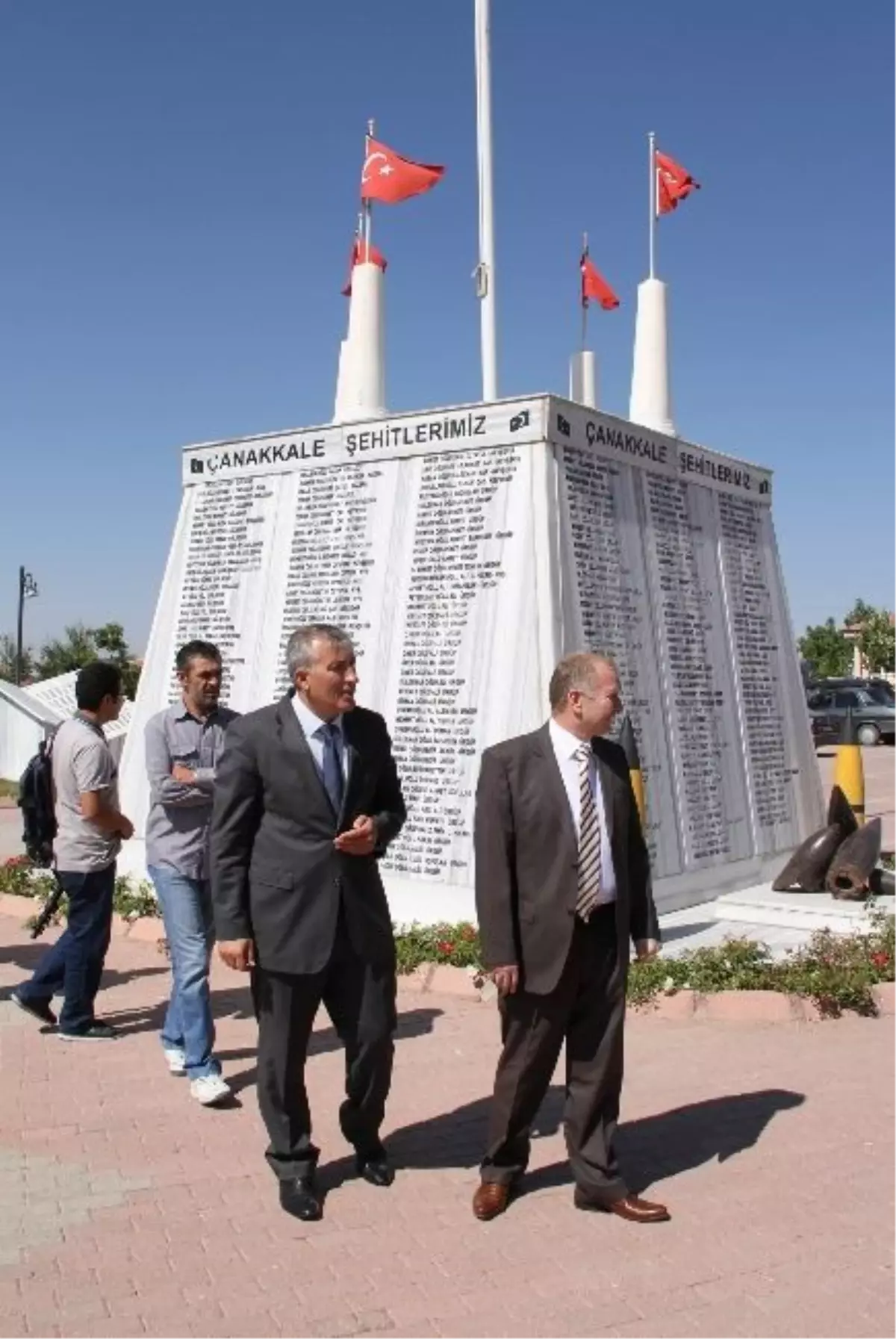 Vali Ceylan Vatan Şehitleri ve Gazileri Derneği\'ni Ziyaret Etti